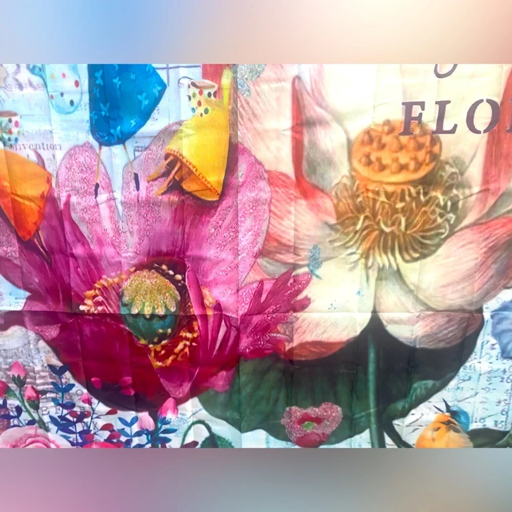 The Botanical Society Flora Decorative Shower Curtain‎